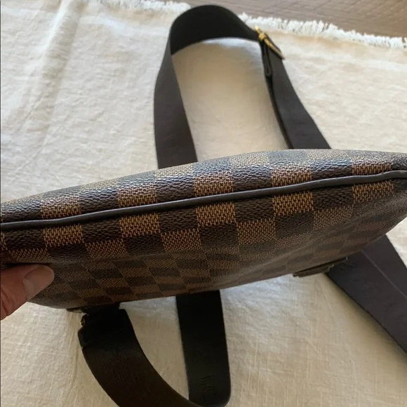 Authentic Louis Vuitton crossbody - Picture 11 of 14